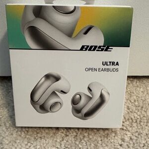 Bose Ultra Open Earbuds in Smoke White